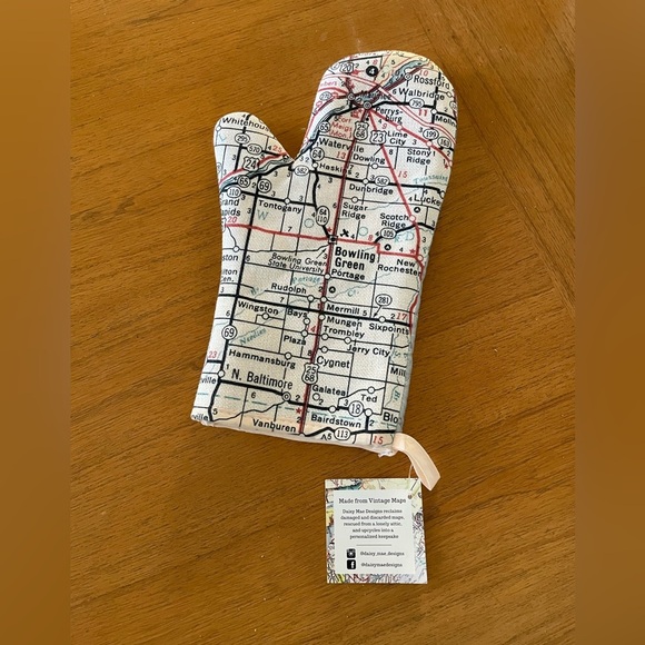 Other - Vintage Map Oven Mitt